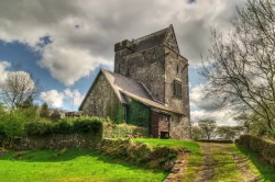 Craggaunowen Castle & Crannóg